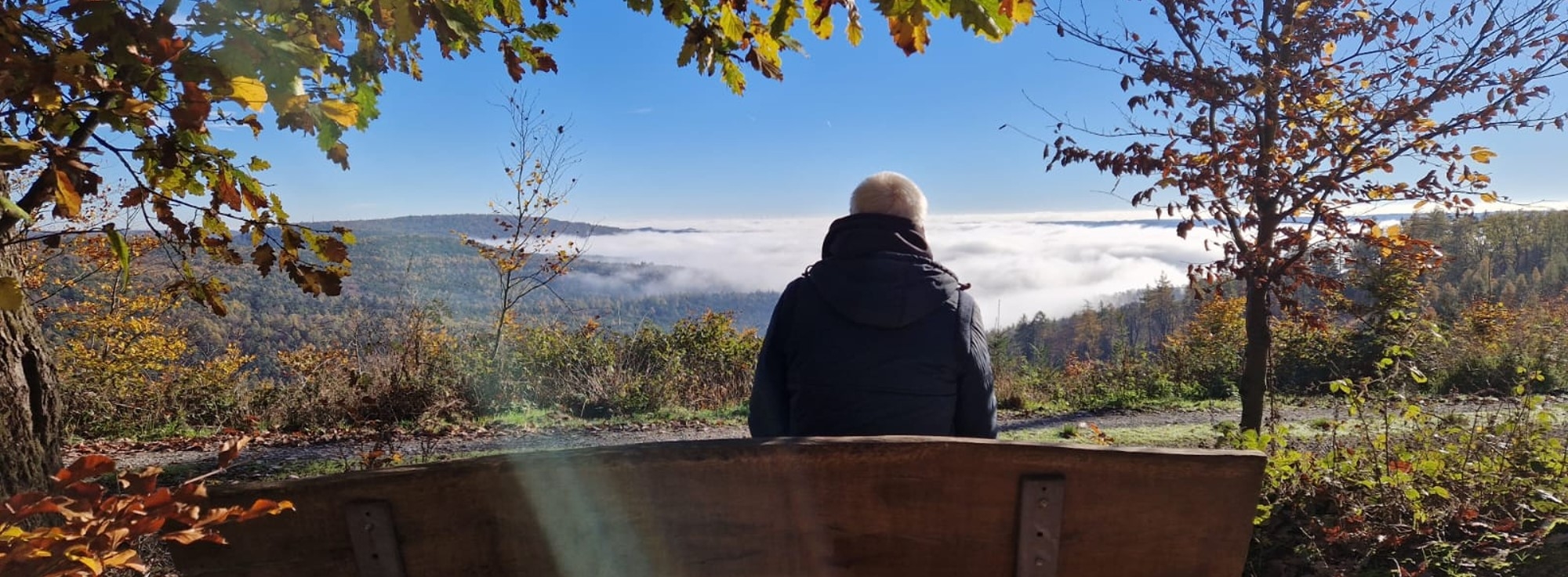 Foto mit Blick auf Spessart mit Nebel und Sonnenschein